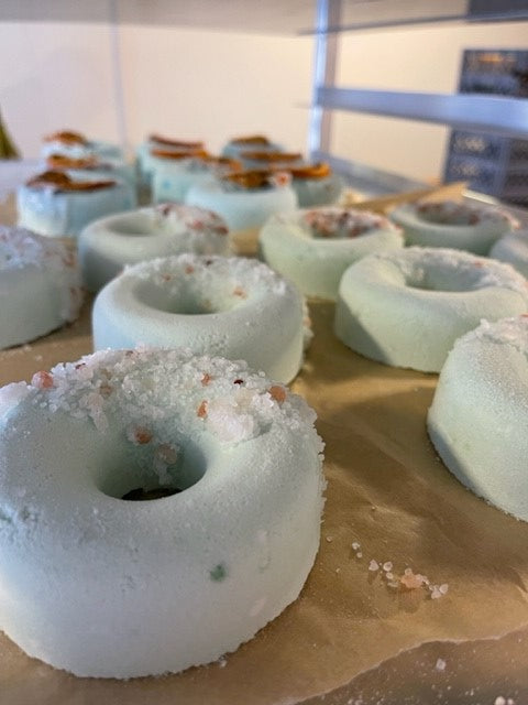 Grapefruit doughnut bath bomb