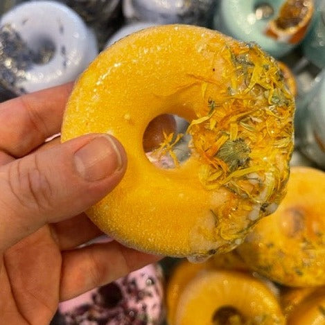 Ginger and Lemongrass Doughnut bath bomb